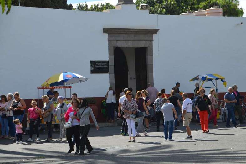 El cementerio de San Juan en una jornada en memoria de los difuntos/TA.